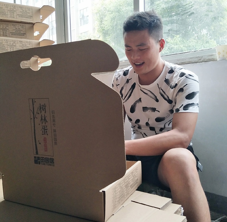 从厦门街头到电商仓库，一张鸡蛋饼到底能走多远